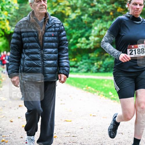 12.10.2025 - Bramfelder Halbmarathon 2025 Dr. Thomas Lammeyer http://msf.ph/oto/9349482 12.10.2025 10:30:57 Laufen 119, 2188 meine-sportfotos.de