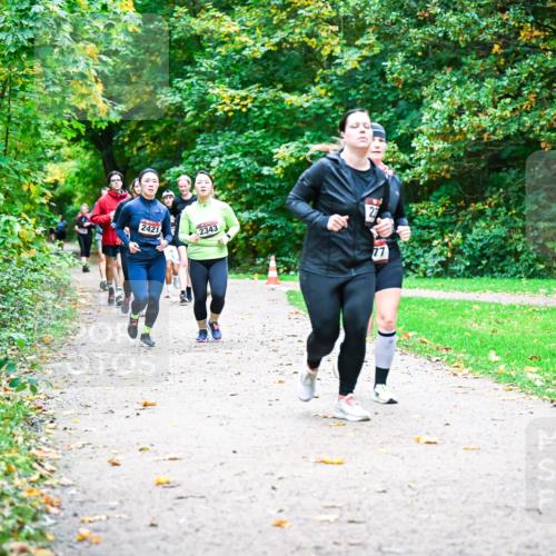 12.10.2025 - Bramfelder Halbmarathon 2025 Dr. Thomas Lammeyer http://msf.ph/oto/9349499 12.10.2025 10:31:02 Laufen 2421, 2343 meine-sportfotos.de