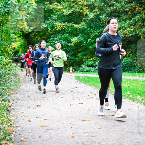 12.10.2025 - Bramfelder Halbmarathon 2025 Dr. Thomas Lammeyer http://msf.ph/oto/9349503 12.10.2025 10:31:03 Laufen 2421, 234 meine-sportfotos.de