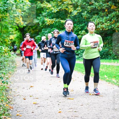 12.10.2025 - Bramfelder Halbmarathon 2025 Dr. Thomas Lammeyer http://msf.ph/oto/9349517 12.10.2025 10:31:05 Laufen 2569, 240, 2421, 343 meine-sportfotos.de