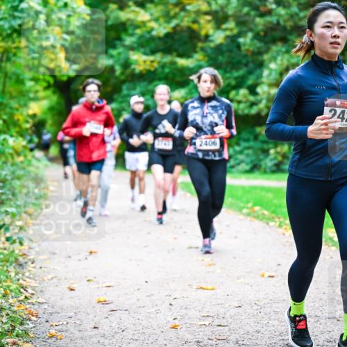 12.10.2025 - Bramfelder Halbmarathon 2025 Dr. Thomas Lammeyer http://msf.ph/oto/9349525 12.10.2025 10:31:06 Laufen 2406, 30, 30, 2421, 2343 meine-sportfotos.de