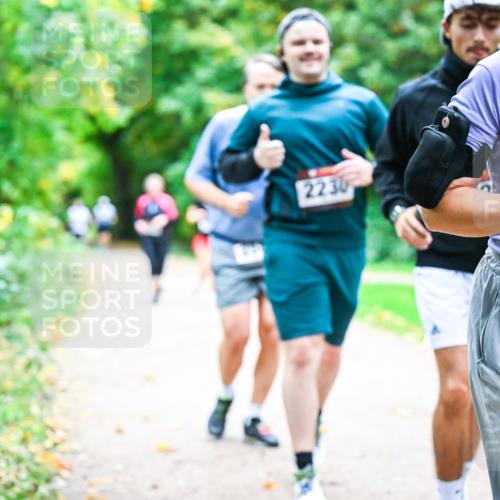 12.10.2025 - Bramfelder Halbmarathon 2025 Dr. Thomas Lammeyer http://msf.ph/oto/9349546 12.10.2025 10:31:11 Laufen 2230, 2078 meine-sportfotos.de
