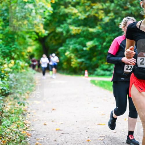 12.10.2025 - Bramfelder Halbmarathon 2025 Dr. Thomas Lammeyer http://msf.ph/oto/9349571 12.10.2025 10:31:16 Laufen 22, 2827 meine-sportfotos.de