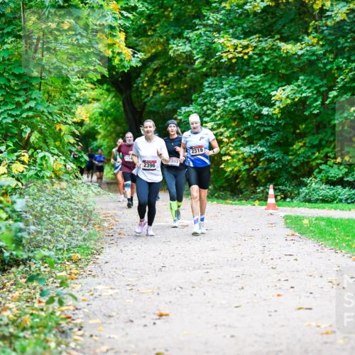 12.10.2025 - Bramfelder Halbmarathon 2025 Dr. Thomas Lammeyer http://msf.ph/oto/9349576 12.10.2025 10:31:20 Laufen 2303, 2396, 2319 meine-sportfotos.de