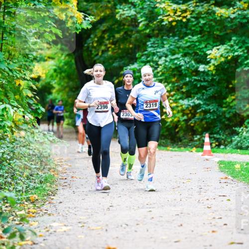 12.10.2025 - Bramfelder Halbmarathon 2025 Dr. Thomas Lammeyer http://msf.ph/oto/9349580 12.10.2025 10:31:21 Laufen 2396, 2303, 2319 meine-sportfotos.de