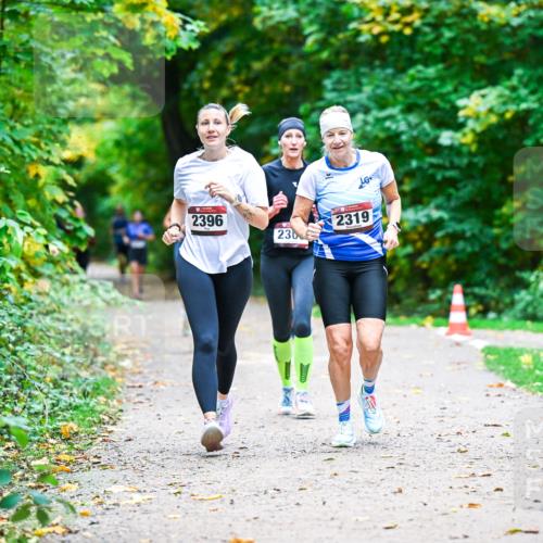 12.10.2025 - Bramfelder Halbmarathon 2025 Dr. Thomas Lammeyer http://msf.ph/oto/9349589 12.10.2025 10:31:22 Laufen 2396, 230, 2319 meine-sportfotos.de