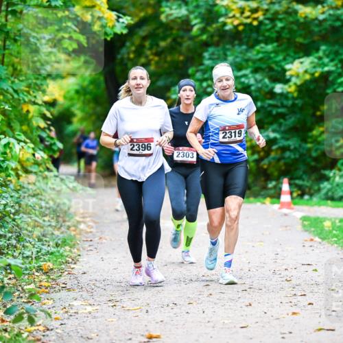 12.10.2025 - Bramfelder Halbmarathon 2025 Dr. Thomas Lammeyer http://msf.ph/oto/9349591 12.10.2025 10:31:22 Laufen 2396, 2303, 2319 meine-sportfotos.de