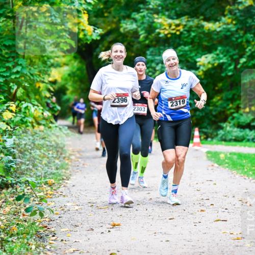 12.10.2025 - Bramfelder Halbmarathon 2025 Dr. Thomas Lammeyer http://msf.ph/oto/9349597 12.10.2025 10:31:23 Laufen 2396, 2303, 2319 meine-sportfotos.de