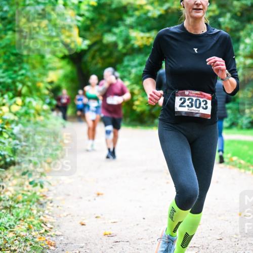 12.10.2025 - Bramfelder Halbmarathon 2025 Dr. Thomas Lammeyer http://msf.ph/oto/9349617 12.10.2025 10:31:27 Laufen 34, 2303 meine-sportfotos.de