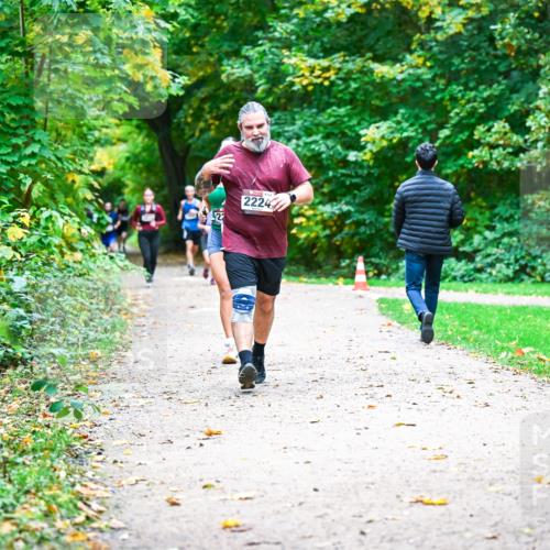 12.10.2025 - Bramfelder Halbmarathon 2025 Dr. Thomas Lammeyer http://msf.ph/oto/9349623 12.10.2025 10:31:28 Laufen 27, 2224, 2662 meine-sportfotos.de