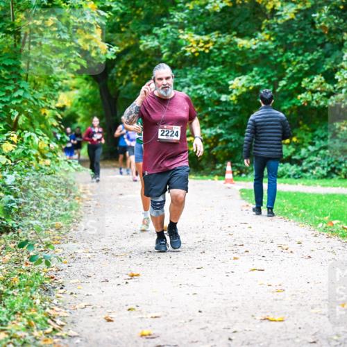 12.10.2025 - Bramfelder Halbmarathon 2025 Dr. Thomas Lammeyer http://msf.ph/oto/9349625 12.10.2025 10:31:29 Laufen 2224 meine-sportfotos.de