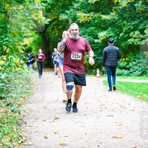 12.10.2025 - Bramfelder Halbmarathon 2025 Dr. Thomas Lammeyer http://msf.ph/oto/9349628 12.10.2025 10:31:29 Laufen 2224 meine-sportfotos.de