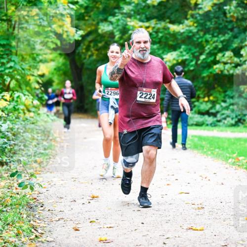 12.10.2025 - Bramfelder Halbmarathon 2025 Dr. Thomas Lammeyer http://msf.ph/oto/9349633 12.10.2025 10:31:30 Laufen 2296, 2224 meine-sportfotos.de