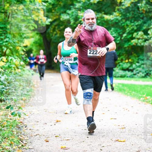 12.10.2025 - Bramfelder Halbmarathon 2025 Dr. Thomas Lammeyer http://msf.ph/oto/9349635 12.10.2025 10:31:30 Laufen 2296, 10, 121, 2224 meine-sportfotos.de