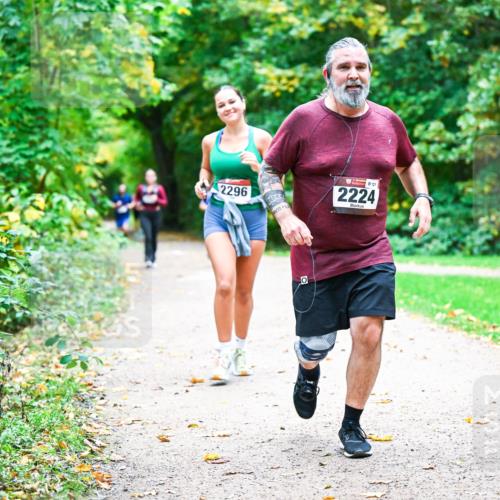 12.10.2025 - Bramfelder Halbmarathon 2025 Dr. Thomas Lammeyer http://msf.ph/oto/9349639 12.10.2025 10:31:31 Laufen 2296, 121, 2224 meine-sportfotos.de
