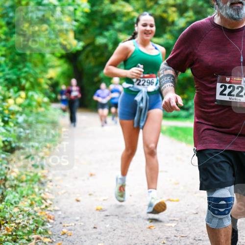 12.10.2025 - Bramfelder Halbmarathon 2025 Dr. Thomas Lammeyer http://msf.ph/oto/9349646 12.10.2025 10:31:32 Laufen 2296, 34, 121, 2224 meine-sportfotos.de