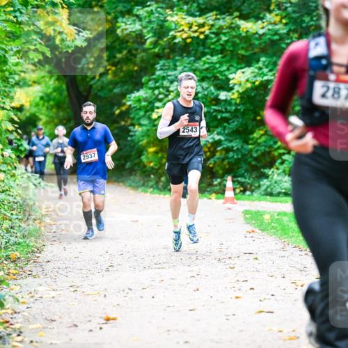 12.10.2025 - Bramfelder Halbmarathon 2025 Dr. Thomas Lammeyer http://msf.ph/oto/9349688 12.10.2025 10:31:40 Laufen 2937, 2543, 2873 meine-sportfotos.de