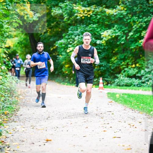 12.10.2025 - Bramfelder Halbmarathon 2025 Dr. Thomas Lammeyer http://msf.ph/oto/9349690 12.10.2025 10:31:40 Laufen 2937, 2543 meine-sportfotos.de