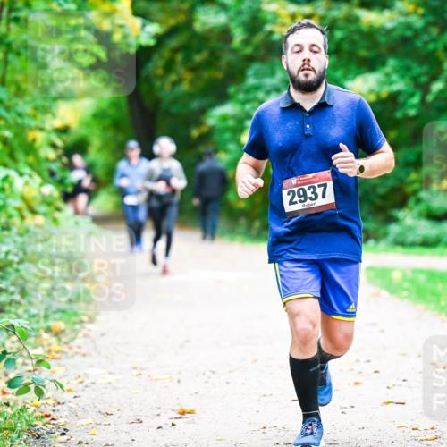 12.10.2025 - Bramfelder Halbmarathon 2025 Dr. Thomas Lammeyer http://msf.ph/oto/9349715 12.10.2025 10:31:44 Laufen 2937 meine-sportfotos.de