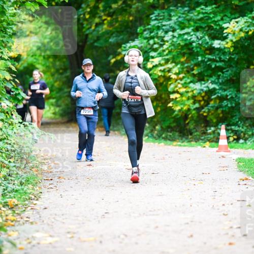 12.10.2025 - Bramfelder Halbmarathon 2025 Dr. Thomas Lammeyer http://msf.ph/oto/9349723 12.10.2025 10:31:47 Laufen 2250 meine-sportfotos.de
