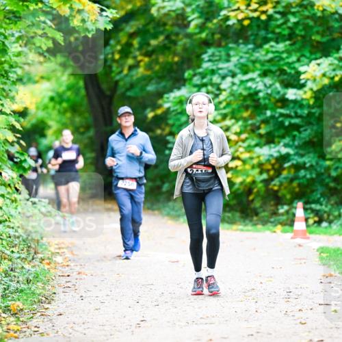 12.10.2025 - Bramfelder Halbmarathon 2025 Dr. Thomas Lammeyer http://msf.ph/oto/9349731 12.10.2025 10:31:48 Laufen 2250 meine-sportfotos.de