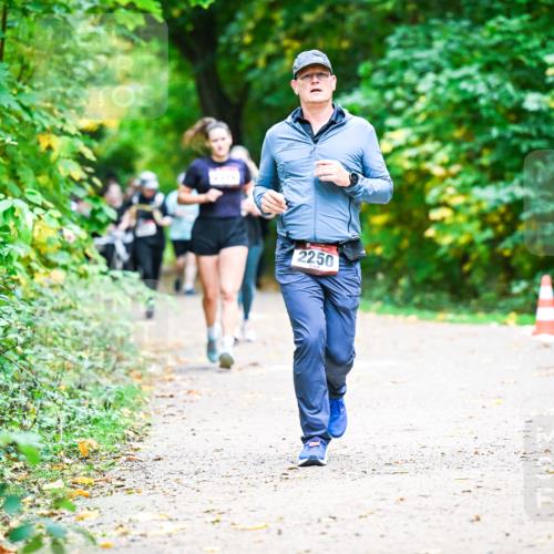 12.10.2025 - Bramfelder Halbmarathon 2025 Dr. Thomas Lammeyer http://msf.ph/oto/9349749 12.10.2025 10:31:52 Laufen 2250 meine-sportfotos.de