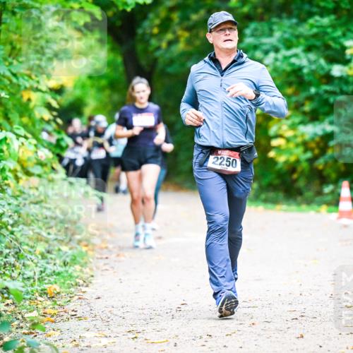 12.10.2025 - Bramfelder Halbmarathon 2025 Dr. Thomas Lammeyer http://msf.ph/oto/9349754 12.10.2025 10:31:53 Laufen 2250 meine-sportfotos.de