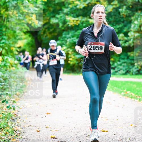12.10.2025 - Bramfelder Halbmarathon 2025 Dr. Thomas Lammeyer http://msf.ph/oto/9349798 12.10.2025 10:32:01 Laufen 34, 2959 meine-sportfotos.de