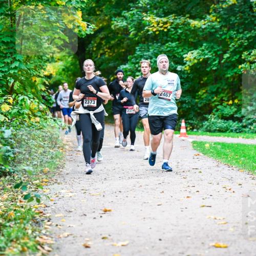 12.10.2025 - Bramfelder Halbmarathon 2025 Dr. Thomas Lammeyer http://msf.ph/oto/9349823 12.10.2025 10:32:06 Laufen 7761, 2373, 2374, 28, 2467 meine-sportfotos.de