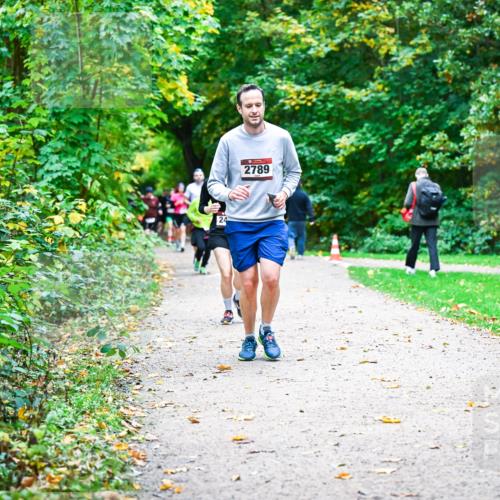12.10.2025 - Bramfelder Halbmarathon 2025 Dr. Thomas Lammeyer http://msf.ph/oto/9349886 12.10.2025 10:32:16 Laufen 24, 2789 meine-sportfotos.de