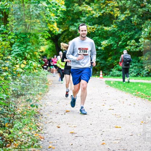 12.10.2025 - Bramfelder Halbmarathon 2025 Dr. Thomas Lammeyer http://msf.ph/oto/9349888 12.10.2025 10:32:16 Laufen 24, 2789 meine-sportfotos.de