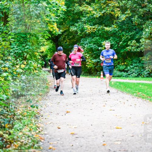 12.10.2025 - Bramfelder Halbmarathon 2025 Dr. Thomas Lammeyer http://msf.ph/oto/9349948 12.10.2025 10:32:26 Laufen 2229, 2228, 2803 meine-sportfotos.de