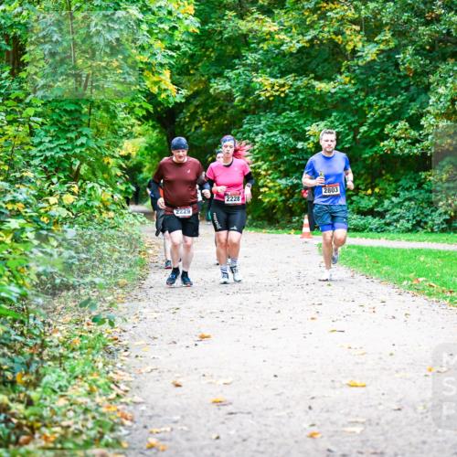 12.10.2025 - Bramfelder Halbmarathon 2025 Dr. Thomas Lammeyer http://msf.ph/oto/9349949 12.10.2025 10:32:26 Laufen 2229, 2228, 2803 meine-sportfotos.de