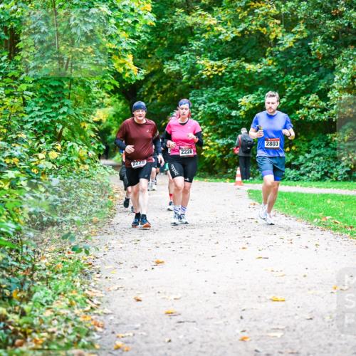 12.10.2025 - Bramfelder Halbmarathon 2025 Dr. Thomas Lammeyer http://msf.ph/oto/9349952 12.10.2025 10:32:26 Laufen 2229, 2228, 2803 meine-sportfotos.de