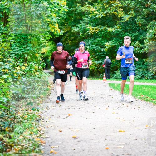 12.10.2025 - Bramfelder Halbmarathon 2025 Dr. Thomas Lammeyer http://msf.ph/oto/9349955 12.10.2025 10:32:27 Laufen 2229, 2228, 2803 meine-sportfotos.de