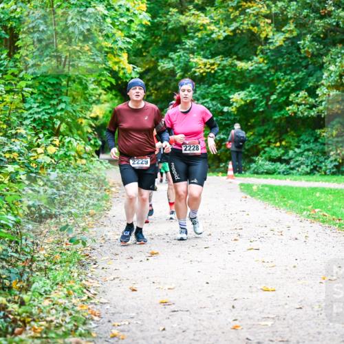 12.10.2025 - Bramfelder Halbmarathon 2025 Dr. Thomas Lammeyer http://msf.ph/oto/9349963 12.10.2025 10:32:28 Laufen 2229, 2228, 2803 meine-sportfotos.de