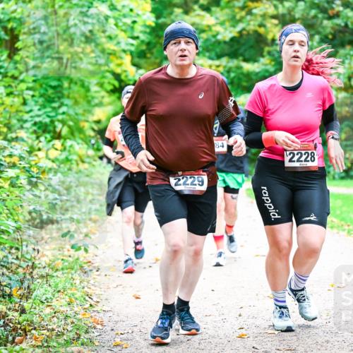 12.10.2025 - Bramfelder Halbmarathon 2025 Dr. Thomas Lammeyer http://msf.ph/oto/9349978 12.10.2025 10:32:30 Laufen 2229, 84, 2228 meine-sportfotos.de