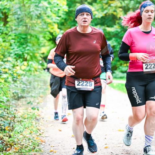 12.10.2025 - Bramfelder Halbmarathon 2025 Dr. Thomas Lammeyer http://msf.ph/oto/9349980 12.10.2025 10:32:30 Laufen 2229, 2228 meine-sportfotos.de