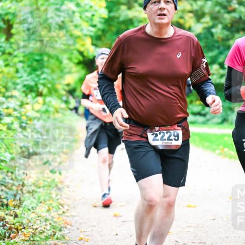 12.10.2025 - Bramfelder Halbmarathon 2025 Dr. Thomas Lammeyer http://msf.ph/oto/9349983 12.10.2025 10:32:31 Laufen 2229, 34, 2228 meine-sportfotos.de