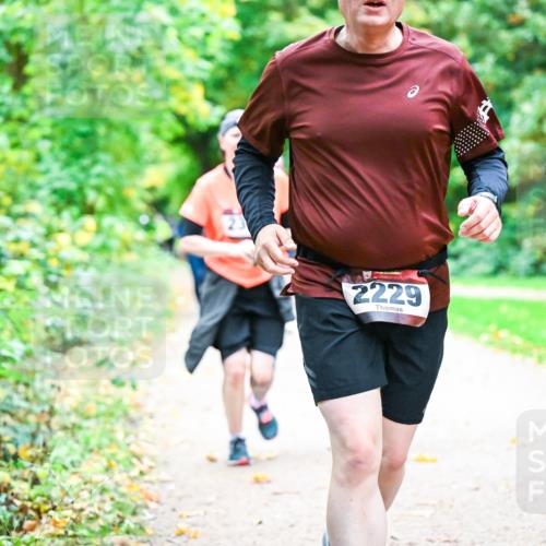 12.10.2025 - Bramfelder Halbmarathon 2025 Dr. Thomas Lammeyer http://msf.ph/oto/9349984 12.10.2025 10:32:31 Laufen 2229, 2 meine-sportfotos.de