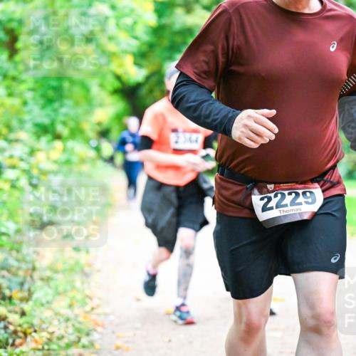 12.10.2025 - Bramfelder Halbmarathon 2025 Dr. Thomas Lammeyer http://msf.ph/oto/9349986 12.10.2025 10:32:31 Laufen 2229 meine-sportfotos.de