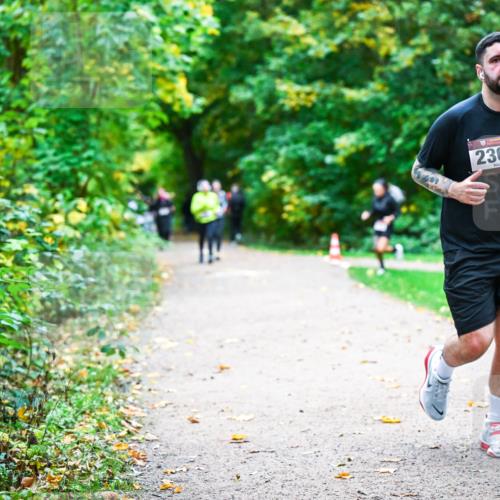 12.10.2025 - Bramfelder Halbmarathon 2025 Dr. Thomas Lammeyer http://msf.ph/oto/9350031 12.10.2025 10:32:39 Laufen 60, 2367 meine-sportfotos.de