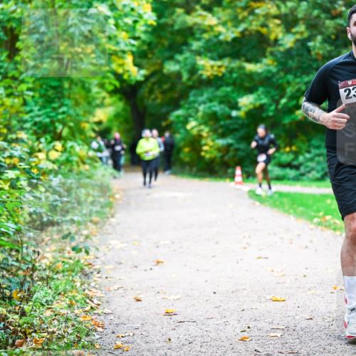 12.10.2025 - Bramfelder Halbmarathon 2025 Dr. Thomas Lammeyer http://msf.ph/oto/9350032 12.10.2025 10:32:39 Laufen 2367 meine-sportfotos.de