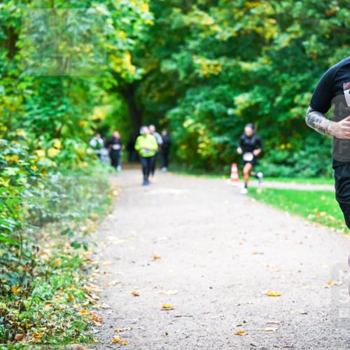 12.10.2025 - Bramfelder Halbmarathon 2025 Dr. Thomas Lammeyer http://msf.ph/oto/9350033 12.10.2025 10:32:40 Laufen 2367 meine-sportfotos.de