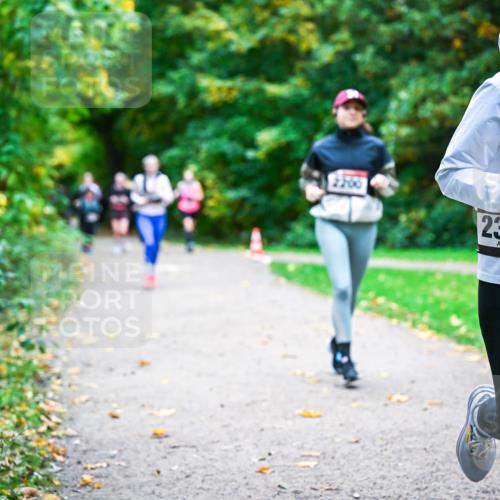 12.10.2025 - Bramfelder Halbmarathon 2025 Dr. Thomas Lammeyer http://msf.ph/oto/9350108 12.10.2025 10:32:56 Laufen 2332 meine-sportfotos.de