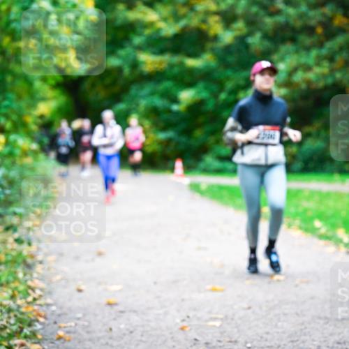 12.10.2025 - Bramfelder Halbmarathon 2025 Dr. Thomas Lammeyer http://msf.ph/oto/9350110 12.10.2025 10:32:57 Laufen 4332 meine-sportfotos.de