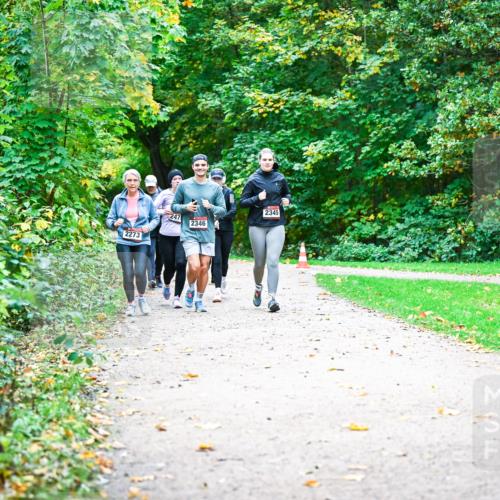 12.10.2025 - Bramfelder Halbmarathon 2025 Dr. Thomas Lammeyer http://msf.ph/oto/9350186 12.10.2025 10:33:13 Laufen 2273, 2345, 247, 2346 meine-sportfotos.de