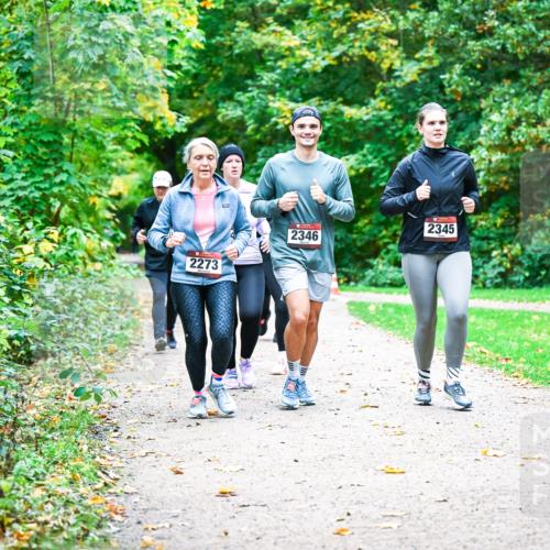 12.10.2025 - Bramfelder Halbmarathon 2025 Dr. Thomas Lammeyer http://msf.ph/oto/9350205 12.10.2025 10:33:16 Laufen 2273, 2346, 2345 meine-sportfotos.de