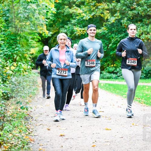 12.10.2025 - Bramfelder Halbmarathon 2025 Dr. Thomas Lammeyer http://msf.ph/oto/9350208 12.10.2025 10:33:16 Laufen 2273, 2346, 2345 meine-sportfotos.de