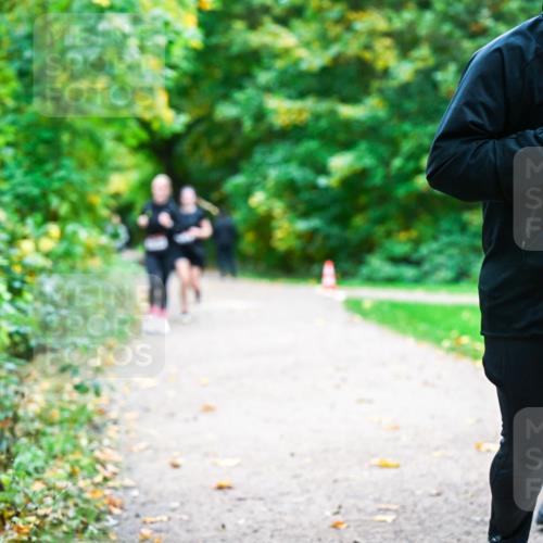 12.10.2025 - Bramfelder Halbmarathon 2025 Dr. Thomas Lammeyer http://msf.ph/oto/9350237 12.10.2025 10:33:21 Laufen 2196, 9 meine-sportfotos.de